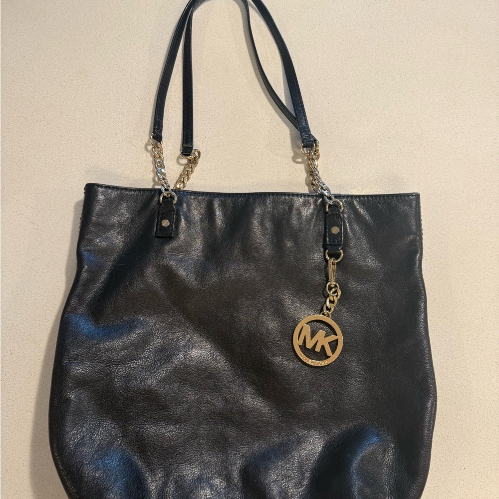 Multiple brands/purses - Picture 8 of 11